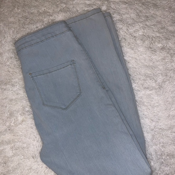 🎊🎉🎇HOST PICK🎆🎈❤️🎊🎉Woman Jean pre loved 🥰 like new distressed knee - Picture 4 of 11